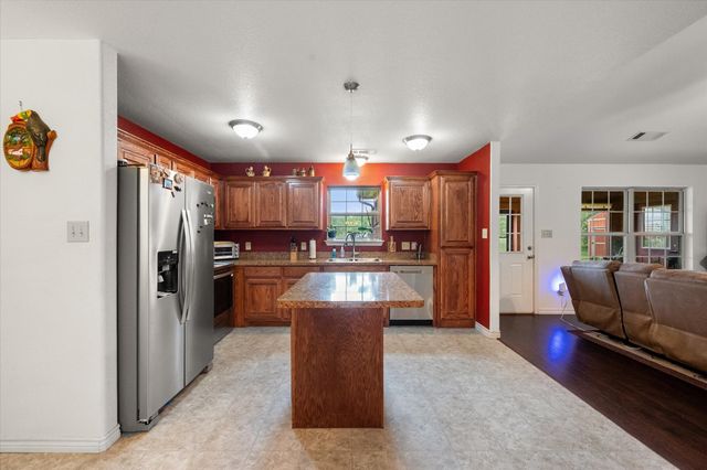 123 Clubhouse Drive, Corsicana, TX 75109