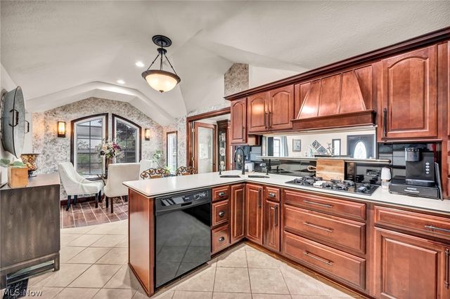 1361 Main Street, Lakemore, OH 44250