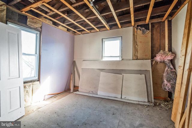 19 MARKET ST, Tamaqua, PA 18252