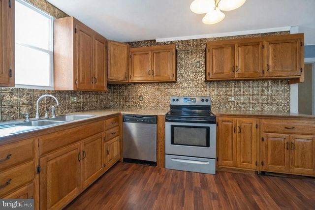 19 MARKET ST, Tamaqua, PA 18252