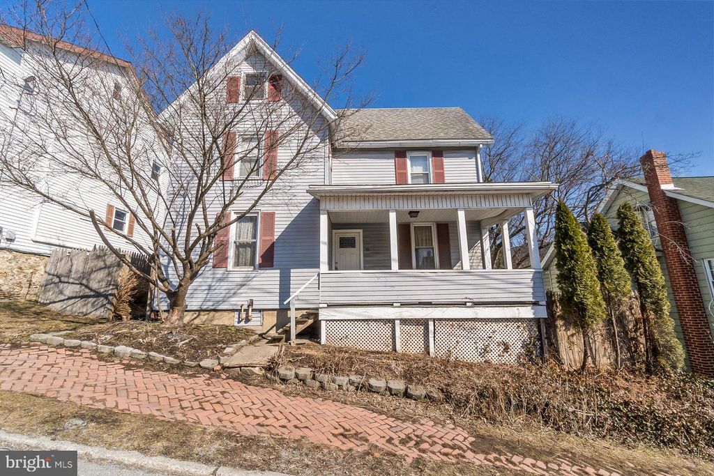 19 MARKET ST, Tamaqua, PA 18252