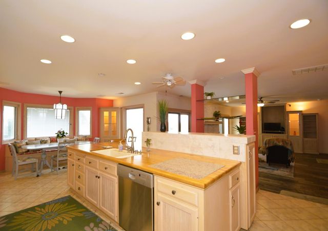 41493 Road 96, Dinuba, CA 93618