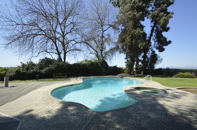 41493 Road 96, Dinuba, CA 93618