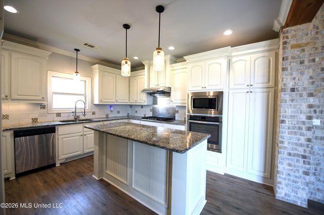 602 Emerald Court, Brandon, MS 39047