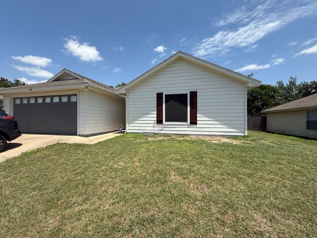4017 Devonaire Drive, Fort Worth, TX 76008