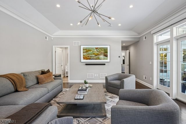 9 WESTVIEW ROAD, Millburn Twp., NJ 07078