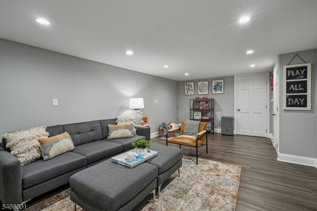 9 WESTVIEW ROAD, Millburn Twp., NJ 07078