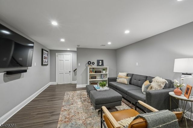 9 WESTVIEW ROAD, Millburn Twp., NJ 07078