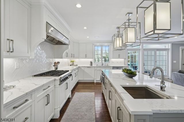 9 WESTVIEW ROAD, Millburn Twp., NJ 07078