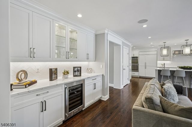 9 WESTVIEW ROAD, Millburn Twp., NJ 07078