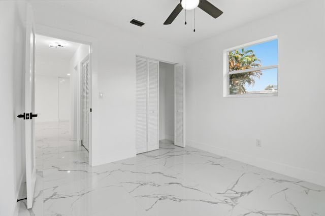 328 PONTE VEDRA Road, Palm Springs, FL 33461