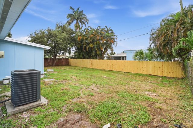 328 PONTE VEDRA Road, Palm Springs, FL 33461