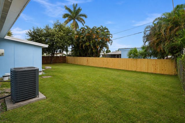 328 PONTE VEDRA Road, Palm Springs, FL 33461