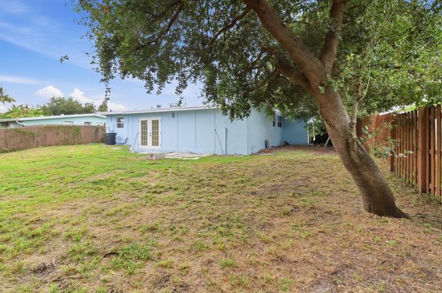 328 PONTE VEDRA Road, Palm Springs, FL 33461