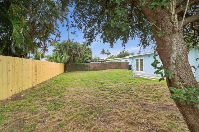 328 PONTE VEDRA Road, Palm Springs, FL 33461