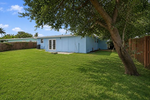 328 PONTE VEDRA Road, Palm Springs, FL 33461