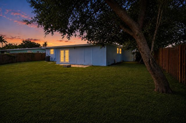 328 PONTE VEDRA Road, Palm Springs, FL 33461