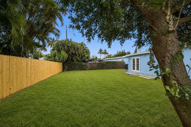 328 PONTE VEDRA Road, Palm Springs, FL 33461