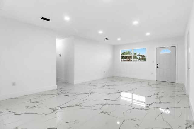 328 PONTE VEDRA Road, Palm Springs, FL 33461