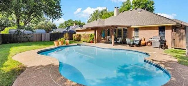 3630 Ridgewood Drive, Grand Prairie, TX 75052