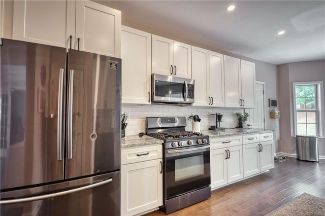 725 Beckenham Walk Dr, Dacula, GA 30019