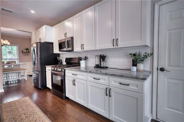 725 Beckenham Walk Dr, Dacula, GA 30019