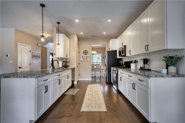 725 Beckenham Walk Dr, Dacula, GA 30019