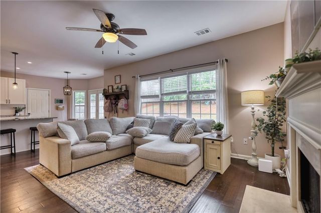 725 Beckenham Walk Dr, Dacula, GA 30019