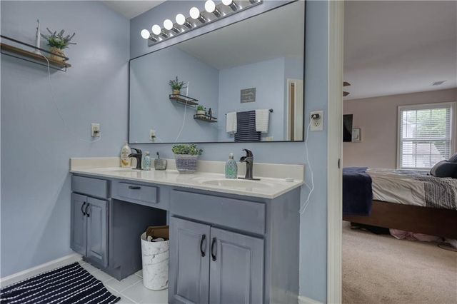 725 Beckenham Walk Dr, Dacula, GA 30019