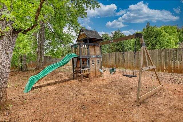 725 Beckenham Walk Dr, Dacula, GA 30019