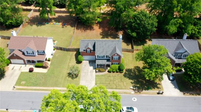 725 Beckenham Walk Dr, Dacula, GA 30019