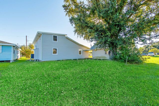 106 N Third St Street, Golden Meadow, LA 70357