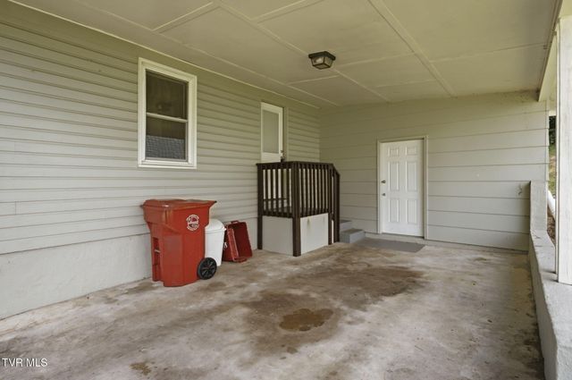 205 Pioneer Avenue, Johnson City, TN 37604