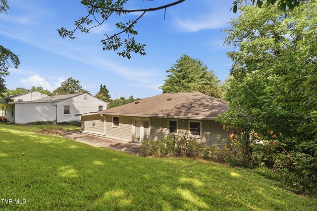 205 Pioneer Avenue, Johnson City, TN 37604