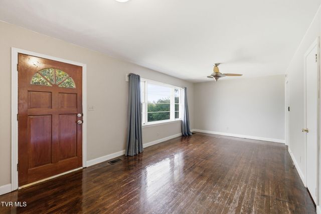 205 Pioneer Avenue, Johnson City, TN 37604