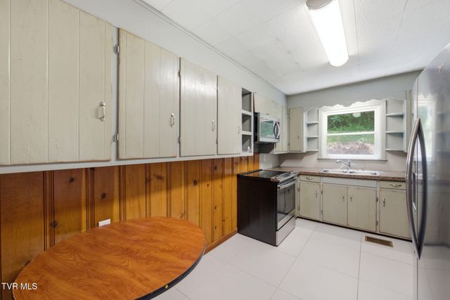 205 Pioneer Avenue, Johnson City, TN 37604