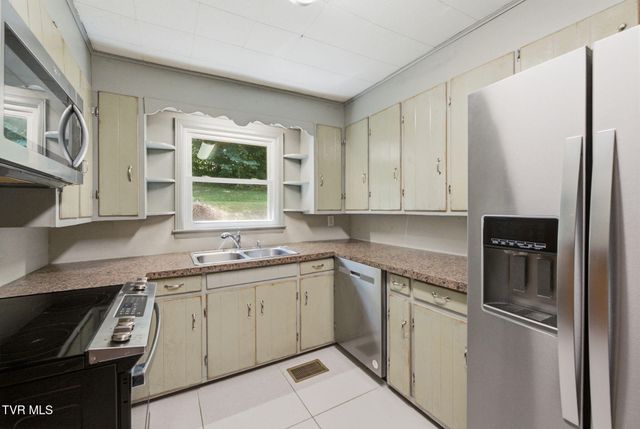 205 Pioneer Avenue, Johnson City, TN 37604