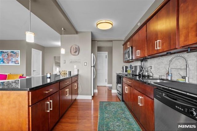 60 Parkway Drive 12A, East Orange, NJ 07017
