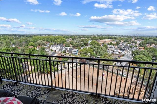 60 Parkway Drive 12A, East Orange, NJ 07017