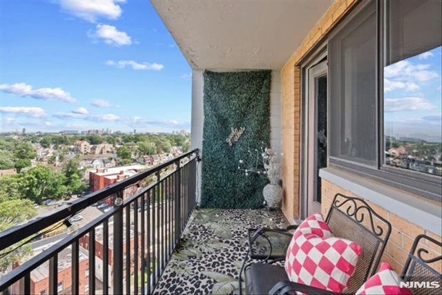 60 Parkway Drive 12A, East Orange, NJ 07017