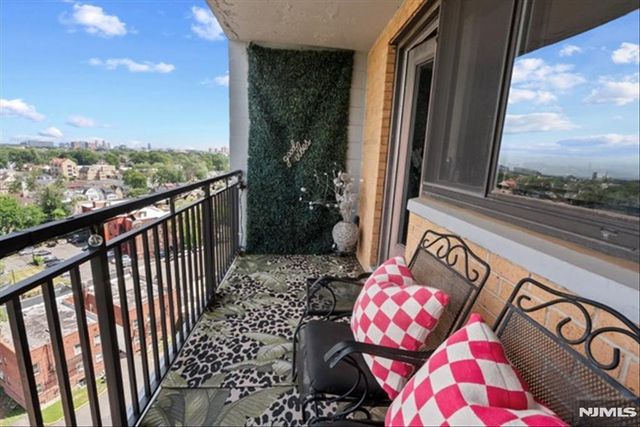 60 Parkway Drive 12A, East Orange, NJ 07017