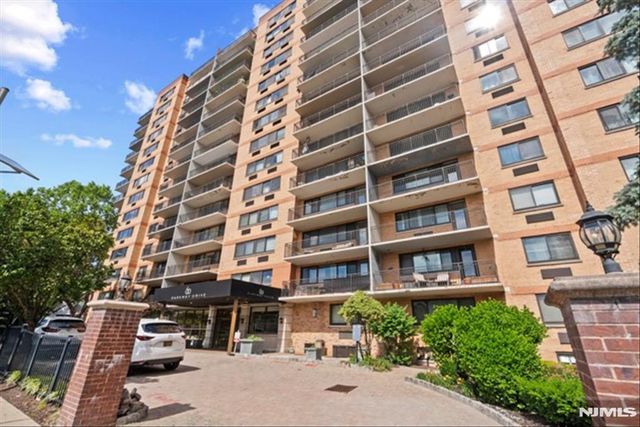 60 Parkway Drive 12A, East Orange, NJ 07017