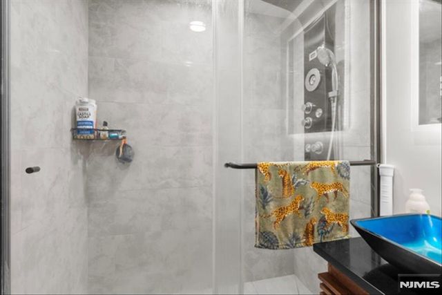 60 Parkway Drive 12A, East Orange, NJ 07017