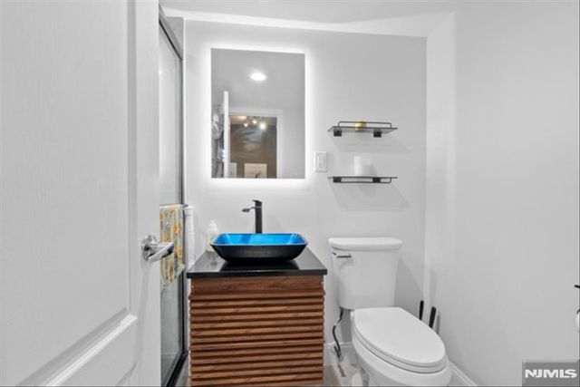 60 Parkway Drive 12A, East Orange, NJ 07017