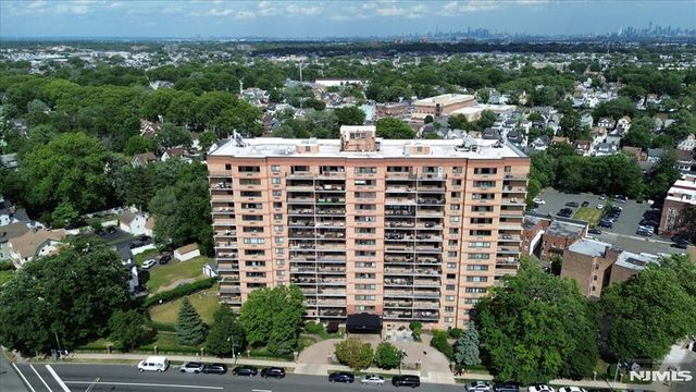 60 Parkway Drive 12A, East Orange, NJ 07017