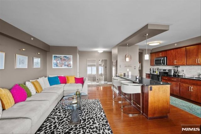 60 Parkway Drive 12A, East Orange, NJ 07017