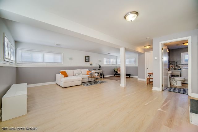 113 APRIL Lane, North Aurora, IL 60542