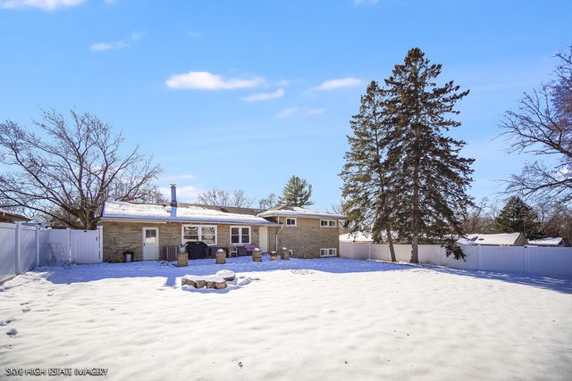 113 APRIL Lane, North Aurora, IL 60542