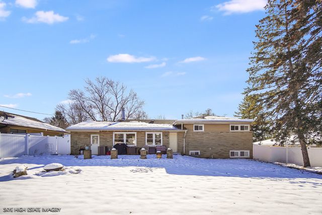 113 APRIL Lane, North Aurora, IL 60542