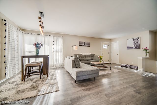 113 APRIL Lane, North Aurora, IL 60542